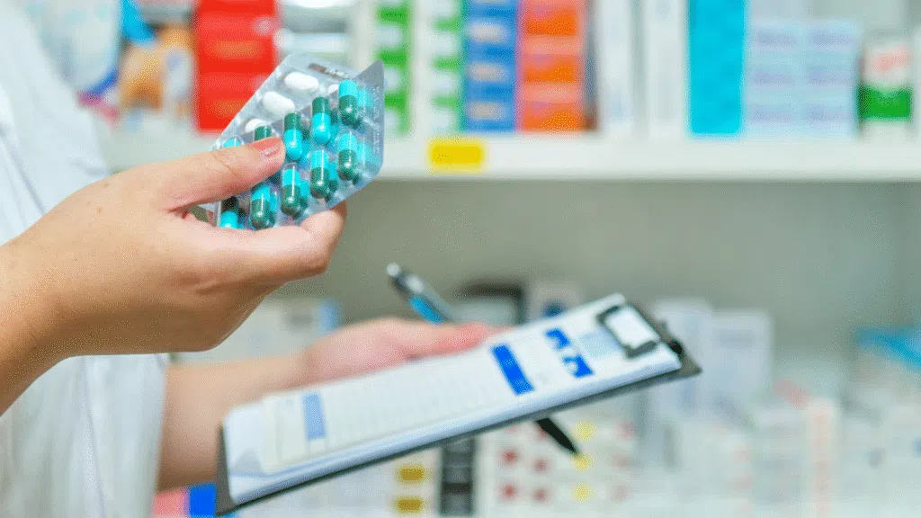 CVS vs Walgreens vs Online Pharmacies